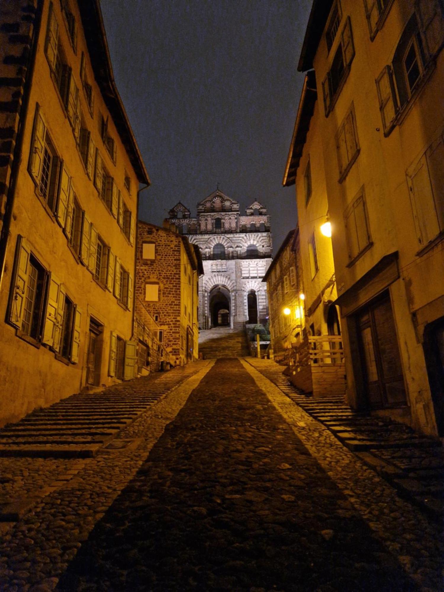 Gite Des Tables - Cathedrale, Coeur Historique, Vue Le Puy-en-Velay Ngoại thất bức ảnh